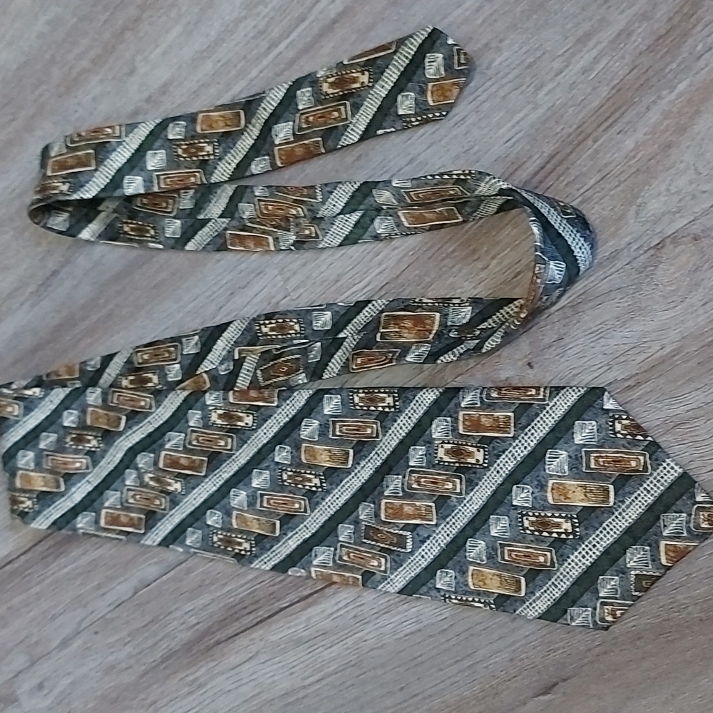 Bill Blass 100% silk tie